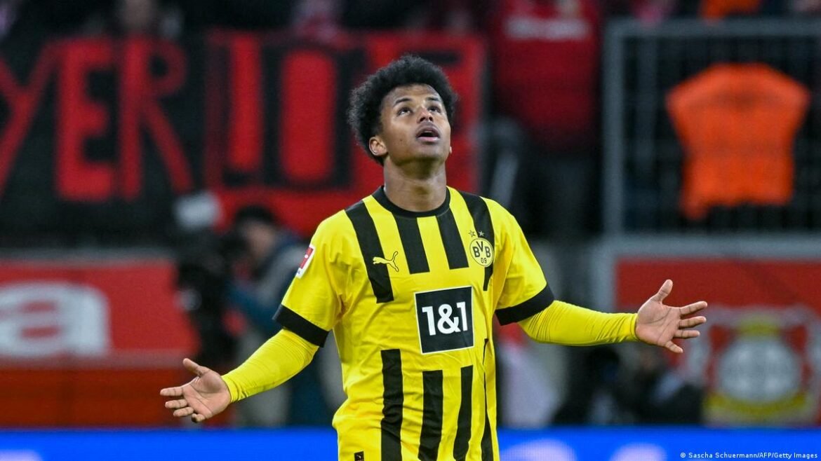 Karim Adeyemi during a Borussia Dortmund match amid the Barcelona transfer bid